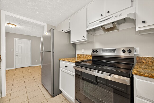 Building Photo - 9022 Wilcrest Dr