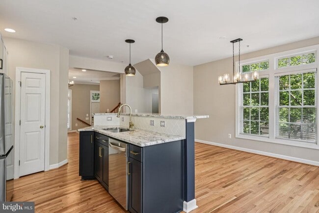 Building Photo - 8154 Skelton Cir