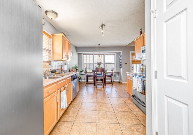 Building Photo - Good size home East of Raeford