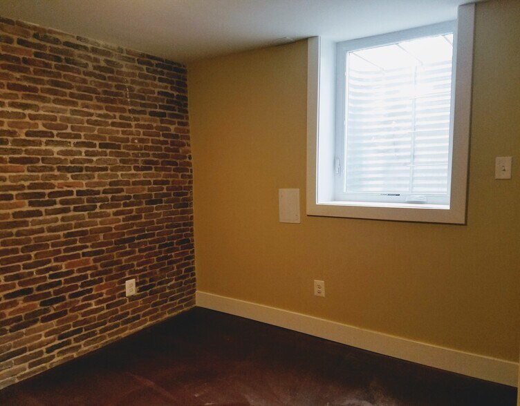 Building Photo - 7432 Piney Branch Rd