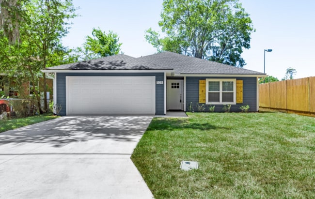 Primary Photo - A beautiful 4 bedroom, 2 bathroom property...