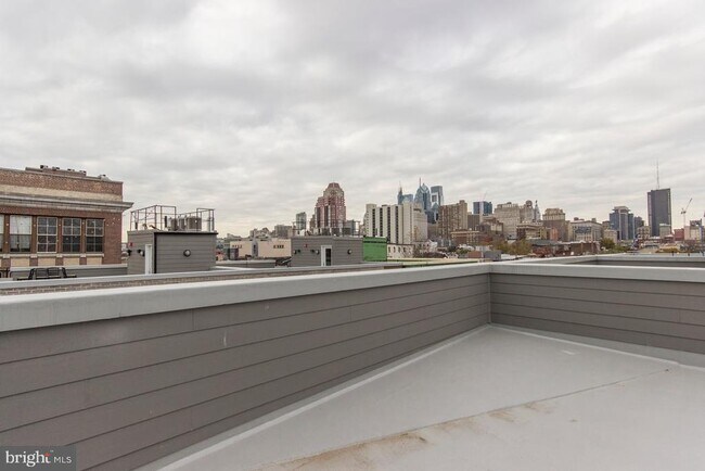 Building Photo - 716 S Sartain St