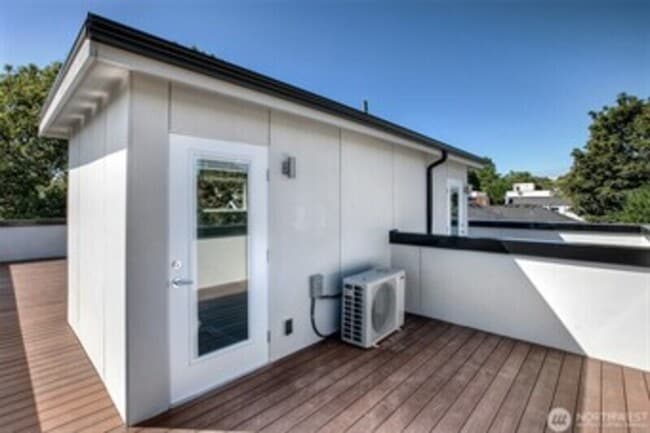 Building Photo - 732 26th Ave S