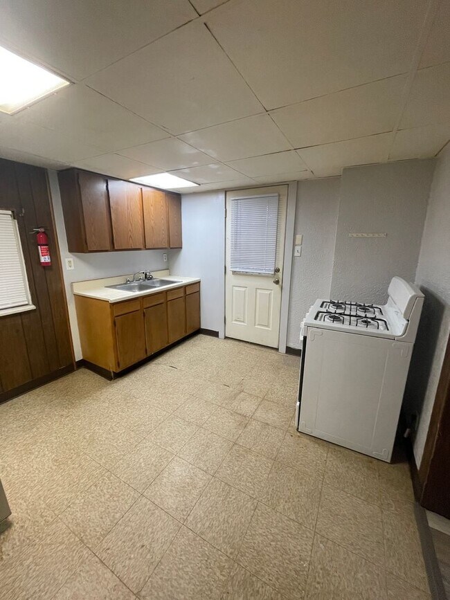 Building Photo - 1600 McClure St