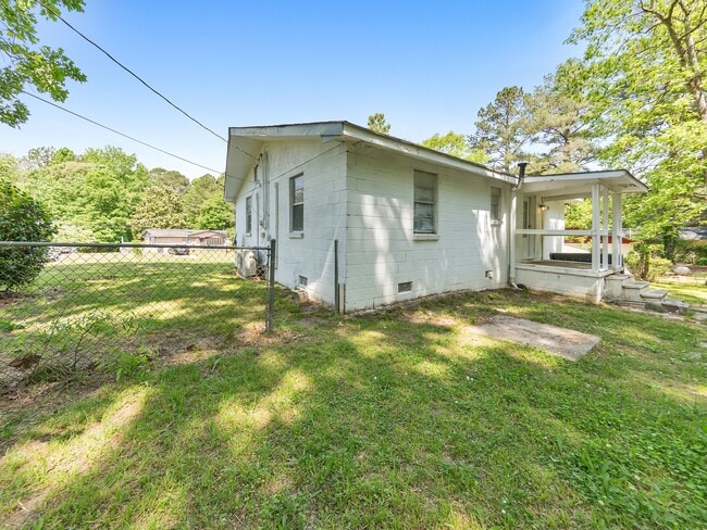 Building Photo - 322 Hillcrest St