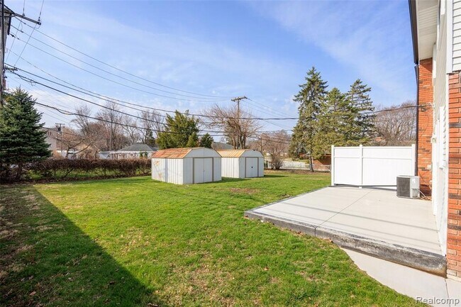 Building Photo - 1717 Nakota Rd