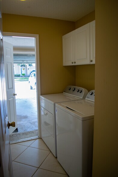 Building Photo - 4119 Forest Island Dr