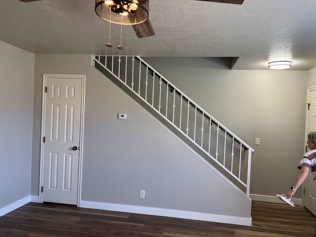 Building Photo - Newly Remodeled Throughout!