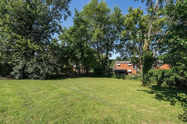 Building Photo - 402 Elken Pl