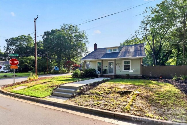 Building Photo - 204 E McNeely Ave