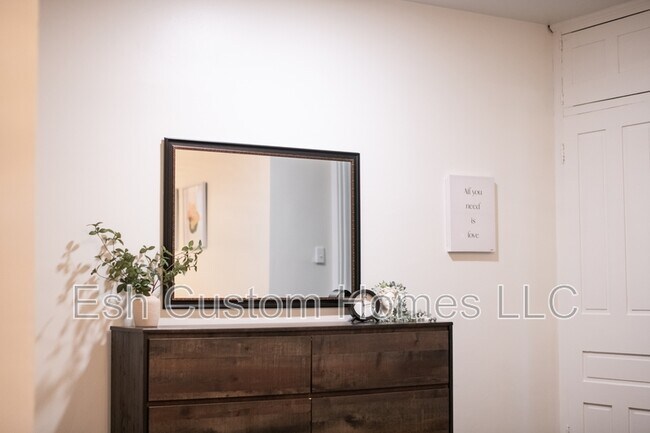 Building Photo - 419 W Orange St