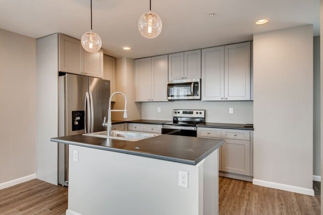 Building Photo - 3 Bedroom Townhomes For Rent