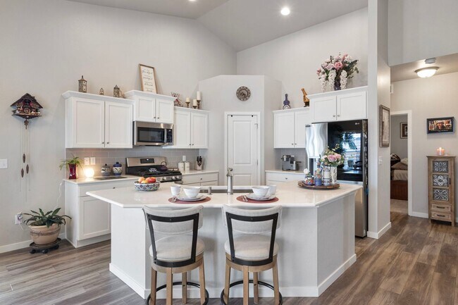 Building Photo - Gorgeous 5 Bed 3 Bath Home in North Loveland!