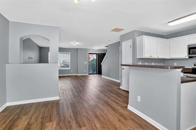 Building Photo - 3449 Parc Dr SW