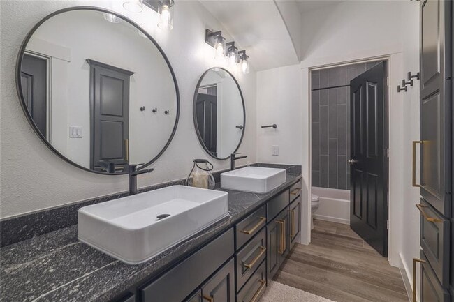 Building Photo - 1128 Thurman Bluff Dr