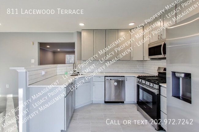 Building Photo - 811 Lacewood Terrace