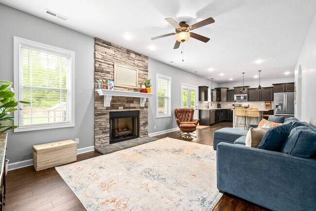 Building Photo - 1607 Ellie Piper Cir