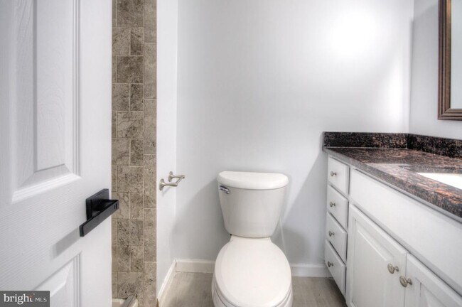 Building Photo - 49 Brambling Ln