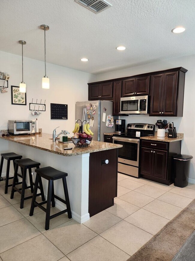Building Photo - Amazing townhouse for rent