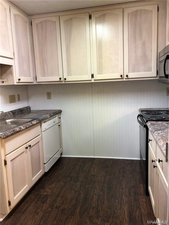 Building Photo - 6251 Bell Gables