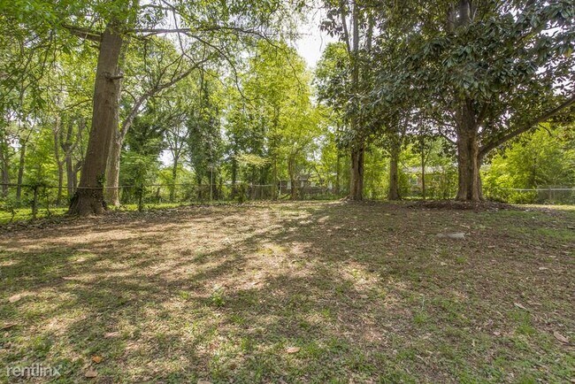 Building Photo - 3 br, 1 bath House - 3235 Bluebird Ln