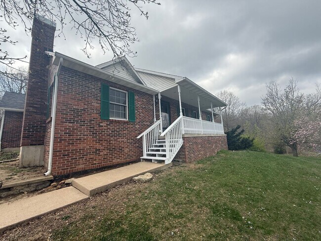 Building Photo - Spacious 5 Bedroom Home in a Peaceful Country Setting