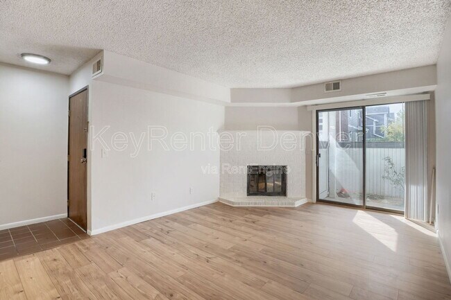 Building Photo - 14437 E 1st Dr