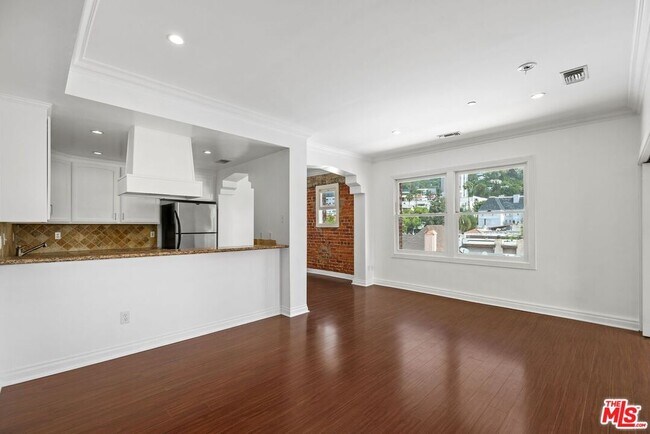Building Photo - 1236 Flores St