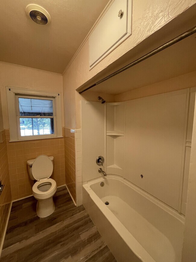 Building Photo - 935 Allen Ave