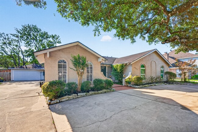 Building Photo - 2815 Bermuda Dunes Dr