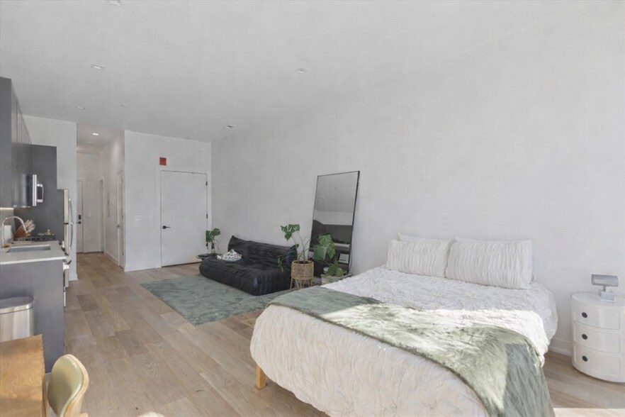 Building Photo - 4513 N Clark St