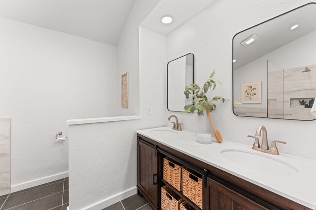 Building Photo - Exceptional Boise West Bench Home