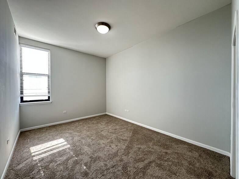 Building Photo - 1464 S Michigan Ave