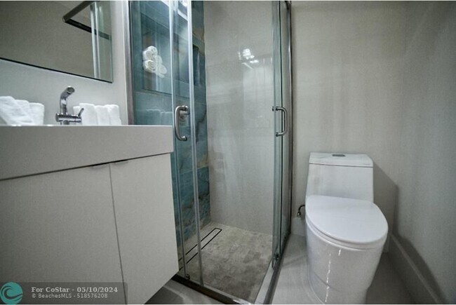 Building Photo - 327 Lancaster St