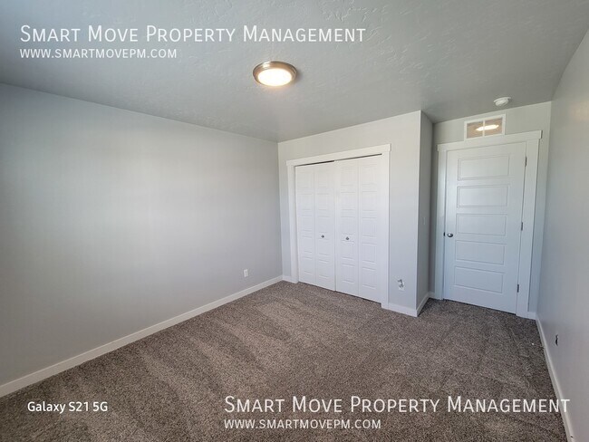 Building Photo - 6322 N Seacliff Ave