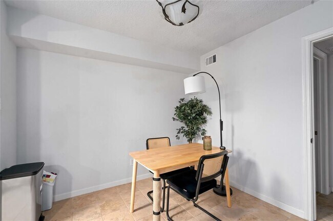 Building Photo - 1311 Antoine Dr