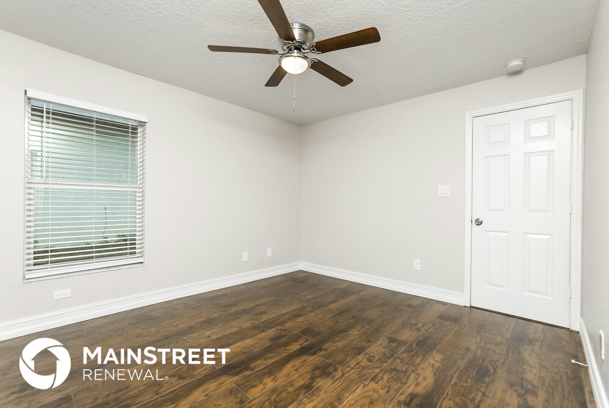 Building Photo - 137 W 20th St