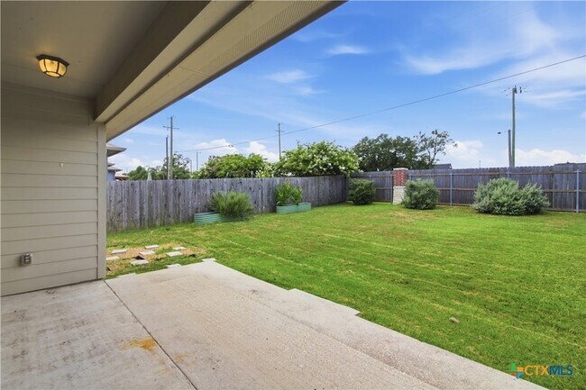 Building Photo - 5716 Blackstone Dr