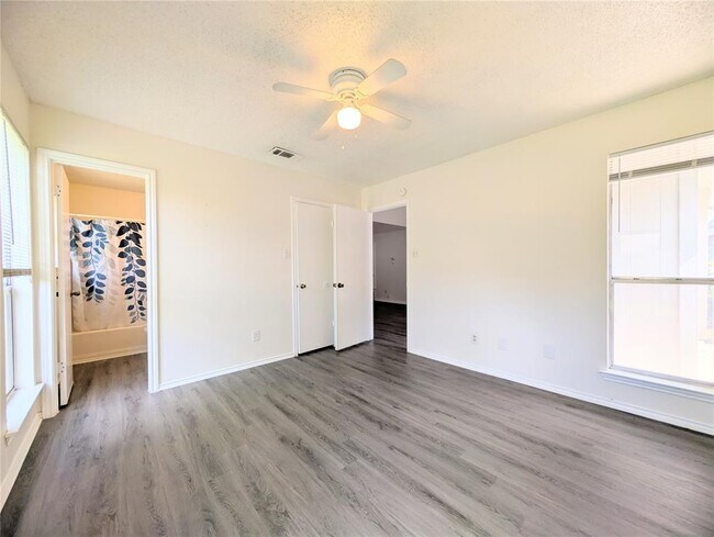 Building Photo - 2036 Redwing Way