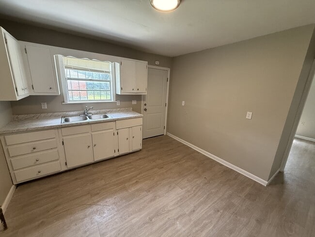 Building Photo - 1351 Austin St