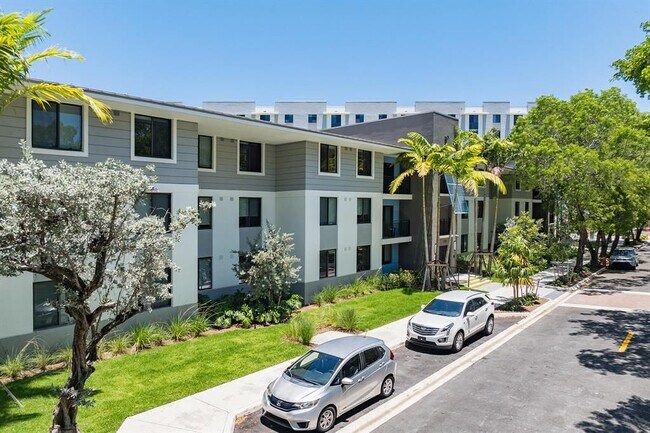 Building Photo - 5961 SW 68th St