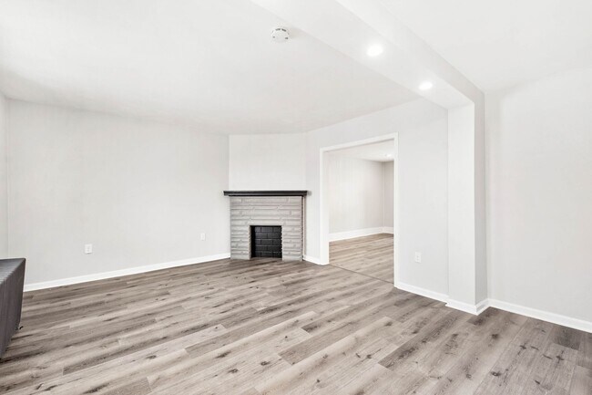 Building Photo - Beautiful 3 bedroom home in Pittsburgh available July 1!