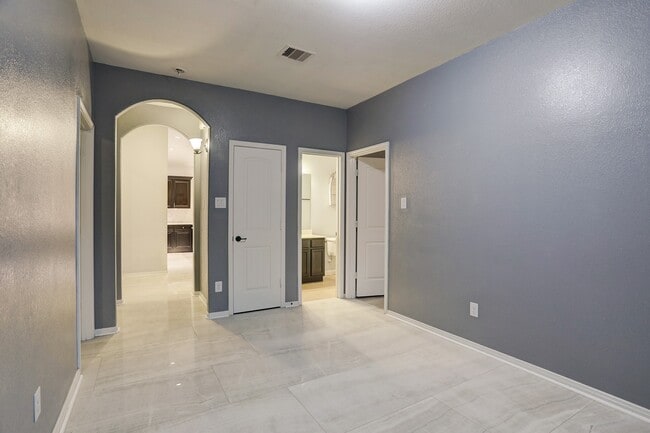Building Photo - 632 Pedernales St