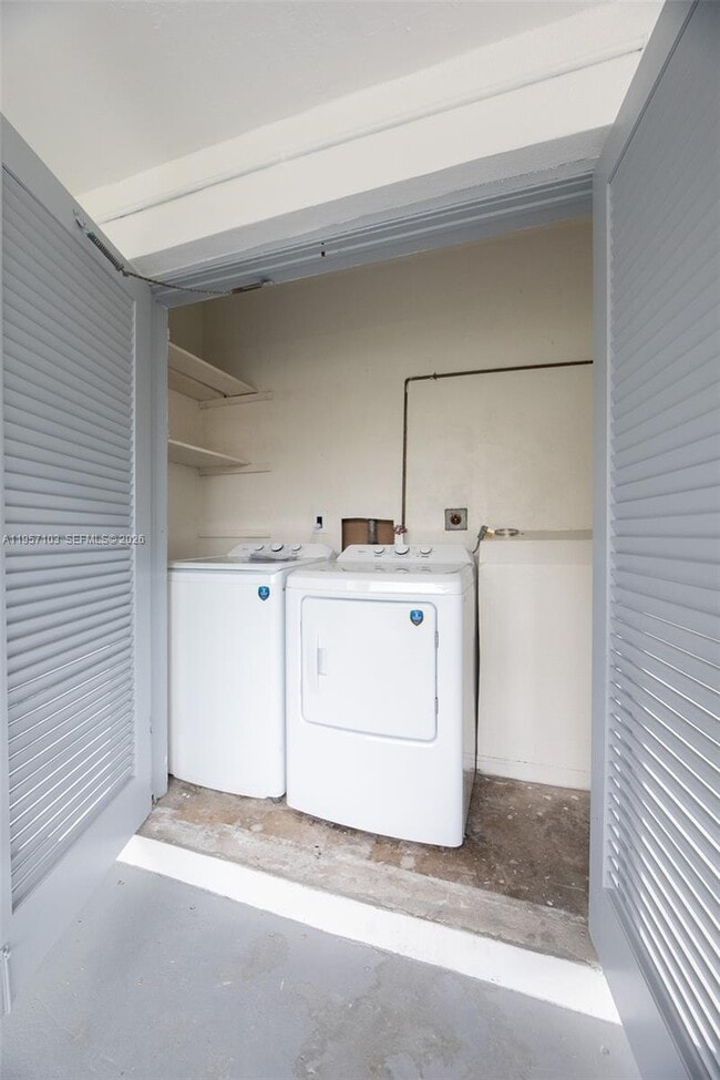 Building Photo - 610 N 31st Ct