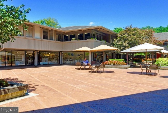 Building Photo - 5 Cross Keys Rd