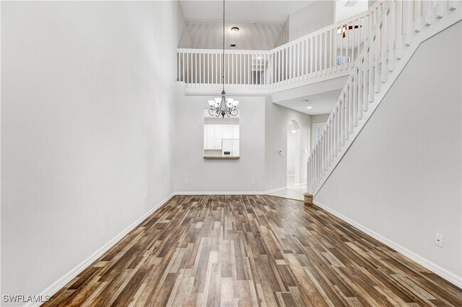Building Photo - 1365 Mariposa Cir