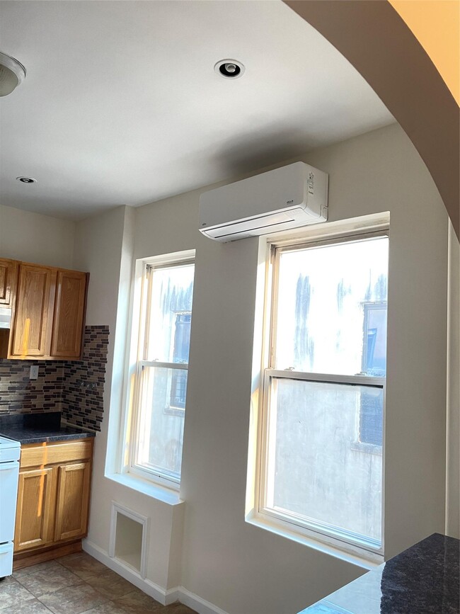 Building Photo - 4433 Carpenter Ave