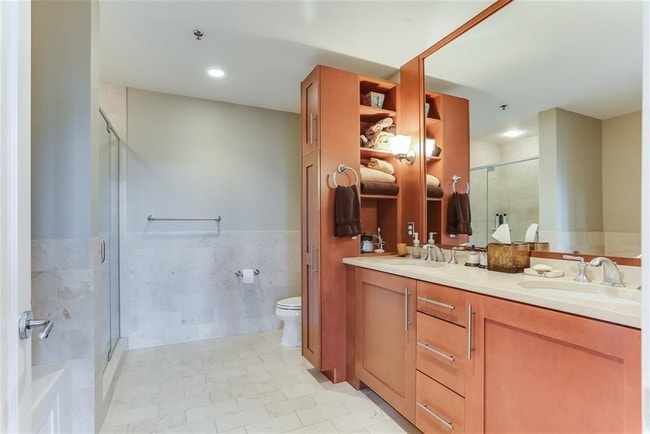 Building Photo - 1125 Maxwell Ln