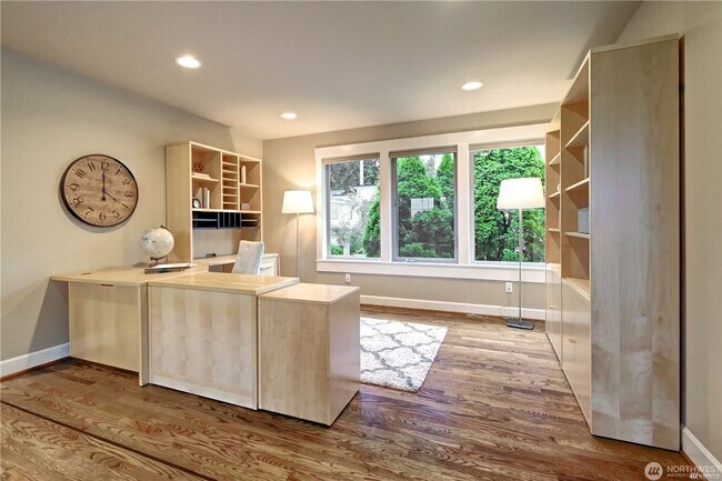 Building Photo - 4bd/2.5ba Kirkland House