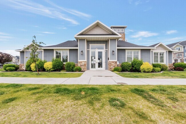 Building Photo - Beautiful 2 Story Townhome with Awesome Amenities + 2 car garage